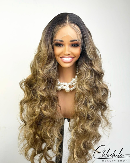 Perruque Bouclée Méchée Miel – Volume XXL & Look Naturel