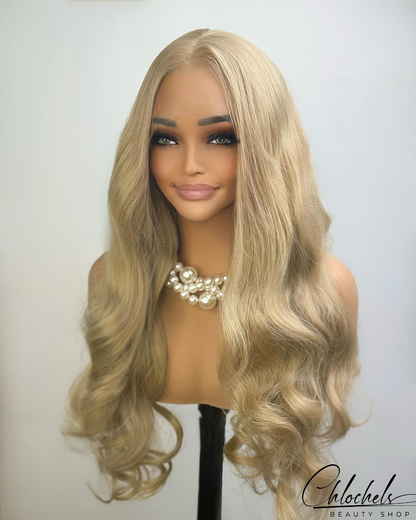 Perruque Blond Miel Ondulée – Élégance & Douceur