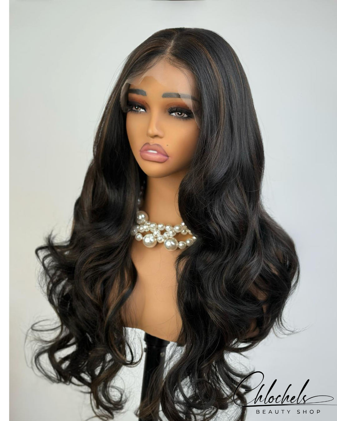 Perruque Noire Ondulée Mèches Caramel – Volume & Élégance Naturelle