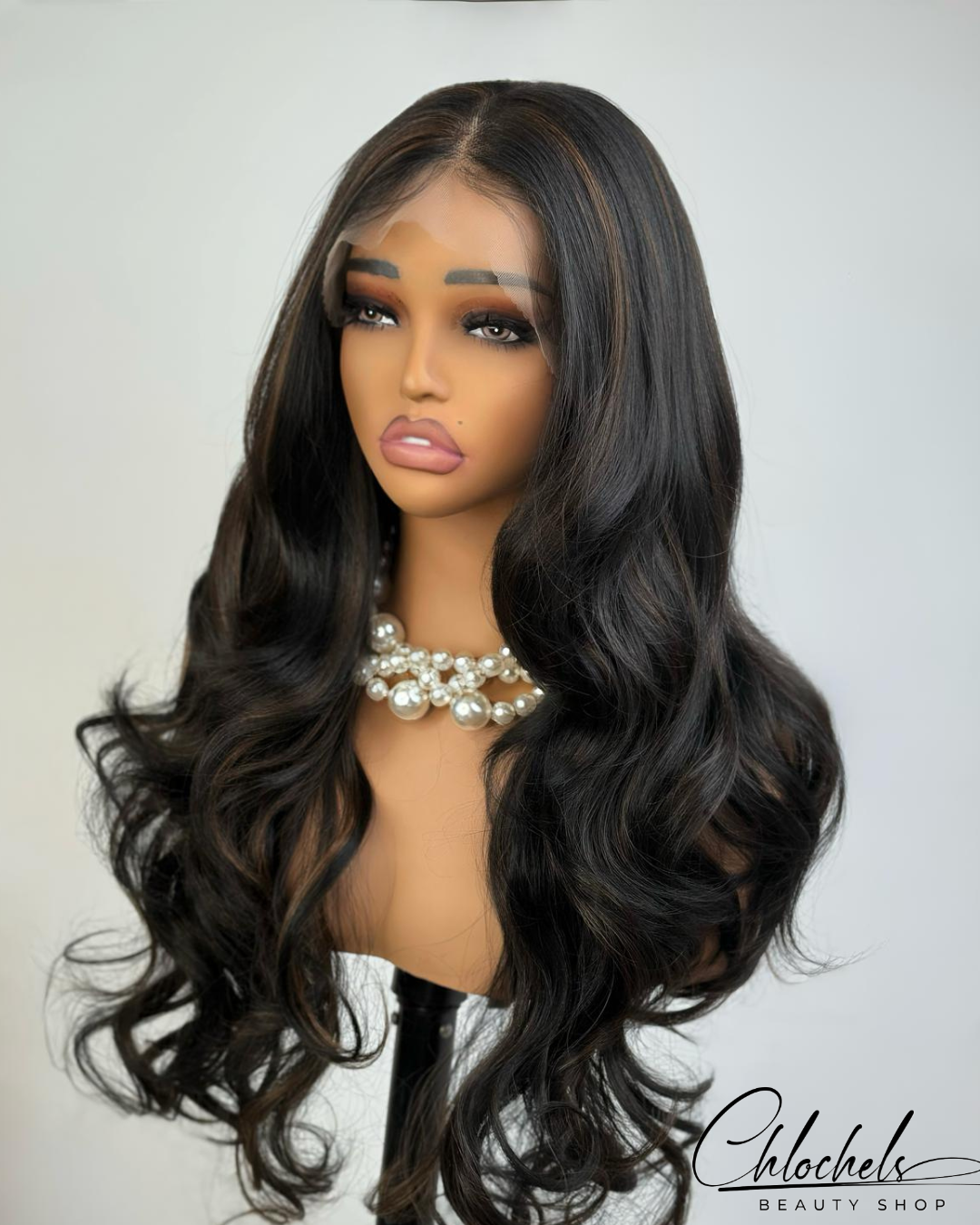 Perruque Noire Ondulée Mèches Caramel – Volume & Élégance Naturelle