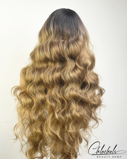 Perruque Bouclée Méchée Miel – Volume XXL & Look Naturel